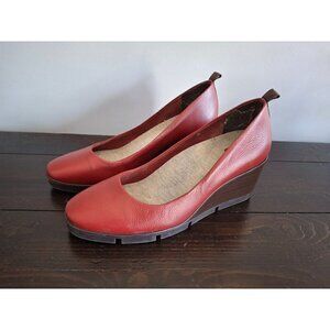 Betabrand Womens red Leather All Weather Wedges/Pre-owned, Sz. 9.5M EUC